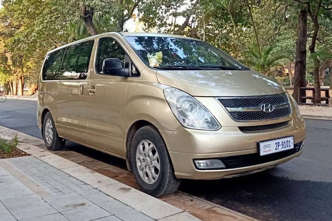 Drive Angkor Transportation Services - minivan